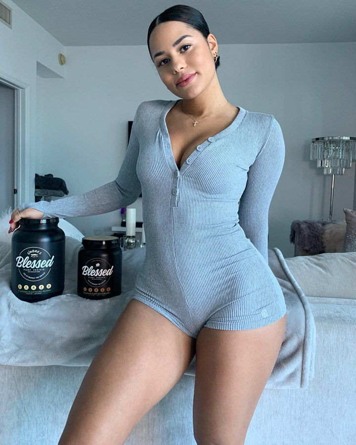30 Images Proving American Fitness Beauty Katya Elise Henry’s Workout Routines Really Work! 155