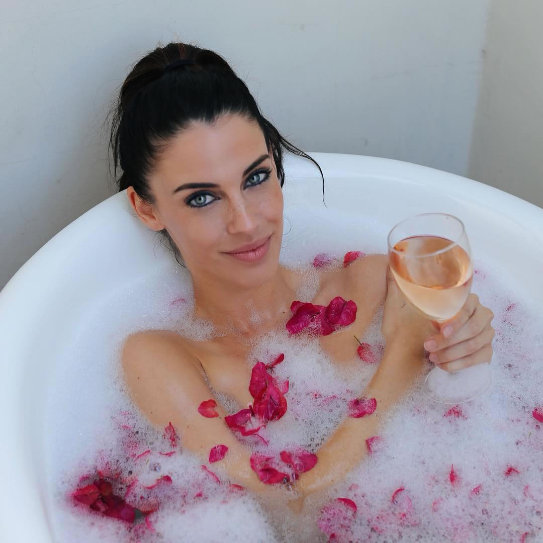 Sexy 90210 Actress Jessica Lowndes 22