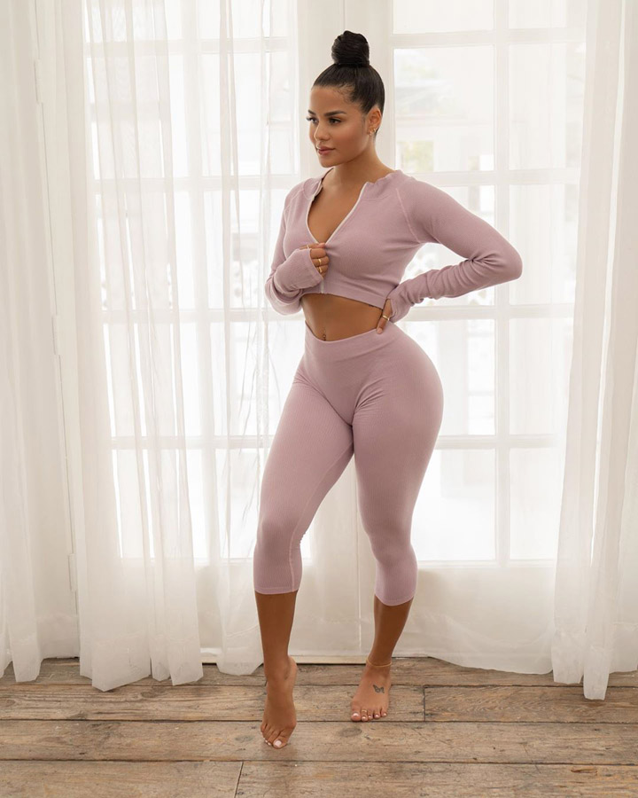 30 Images Proving American Fitness Beauty Katya Elise Henry’s Workout Routines Really Work! 115