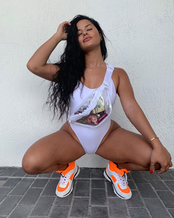30 Images Proving American Fitness Beauty Katya Elise Henry’s Workout Routines Really Work! 159