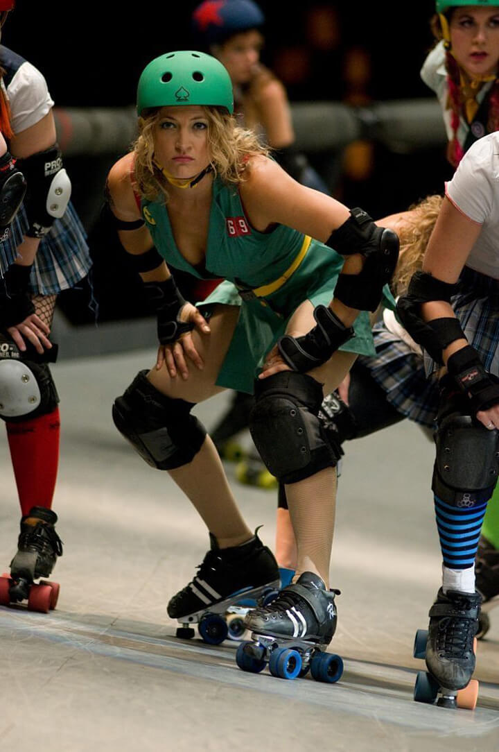 Roller Derby Full Contact Roller Skating Where 10 Girls Fly Around A Rink At Breakneck Speeds! 117