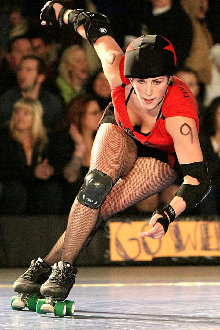 Roller Derby Full Contact Roller Skating Where 10 Girls Fly Around A Rink At Breakneck Speeds! 29