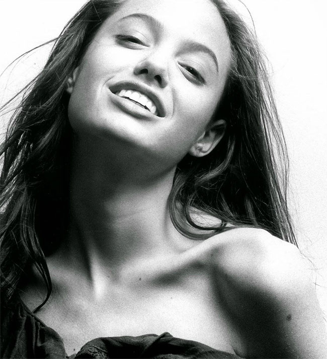 Angelina Jolie's Early Modeling Hot Photos Collection 27
