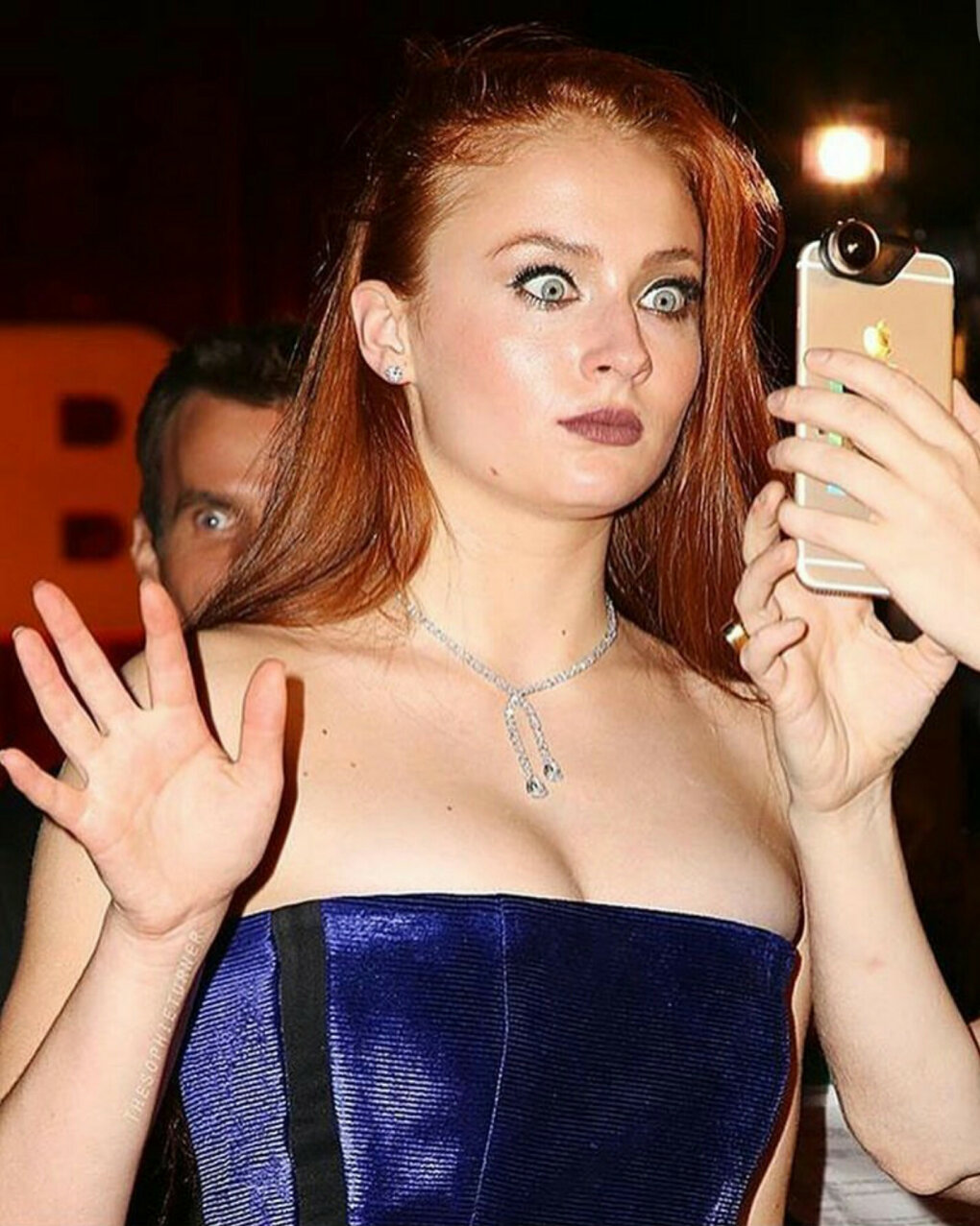 sophie turner gorgeous even while reading dirty comments