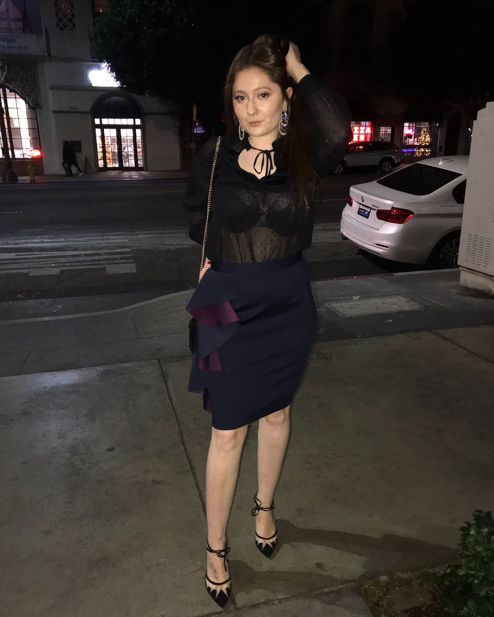 Emma Kenney Hot Pictures