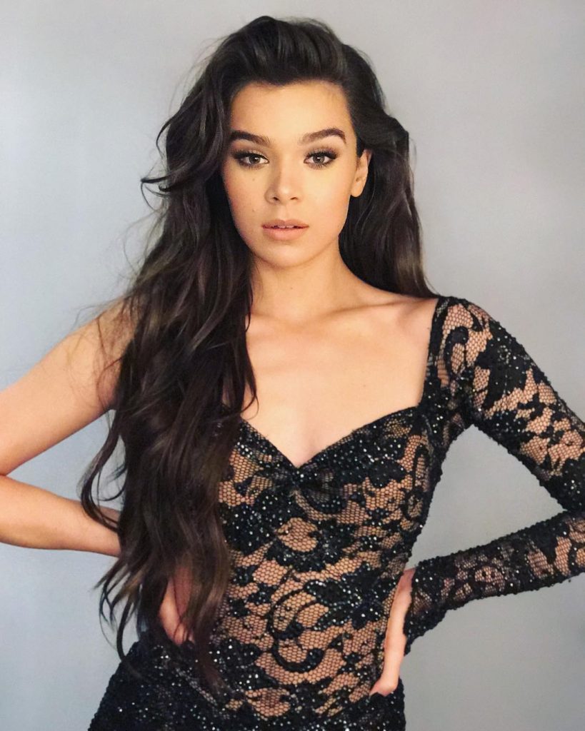 60 Sexy and Hot Hailee Steinfeld Pictures – Bikini, Ass, Boobs 57