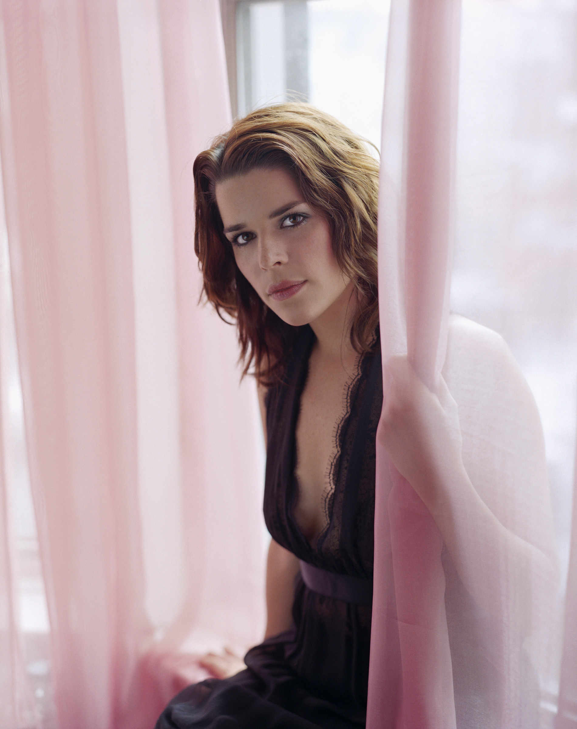 Neve Campbell Hot Pictures