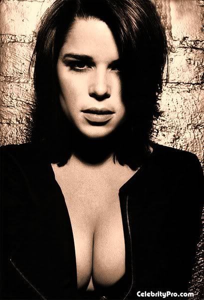 Neve Campbell Sexy Pictures