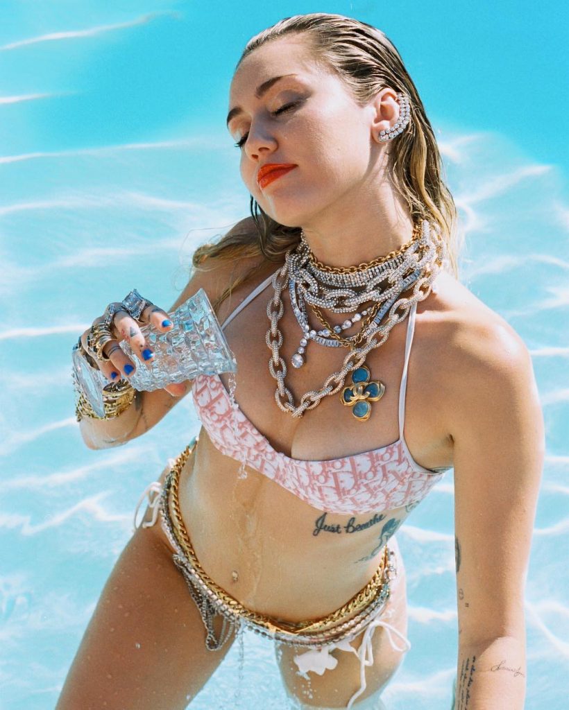 60 Sexy and Hot Miley Cyrus Pictures – Bikini, Ass, Boobs 10