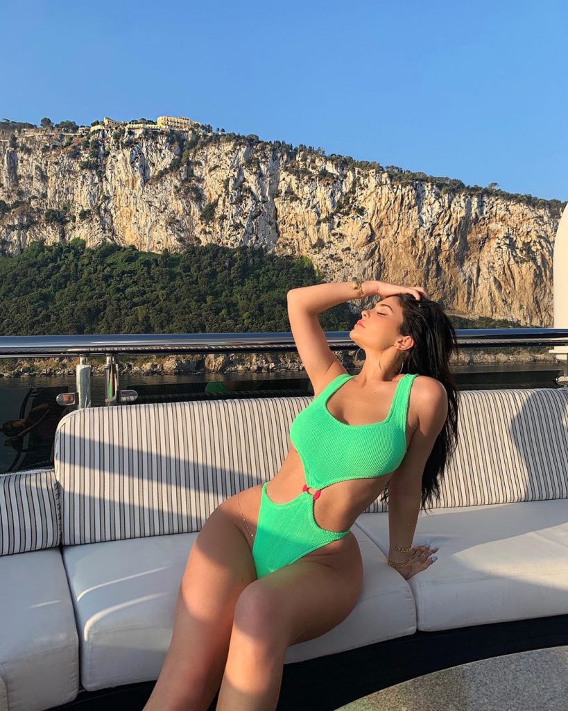 60 Sexy and Hot Kylie Jenner Pictures – Bikini, Ass, Boobs 40