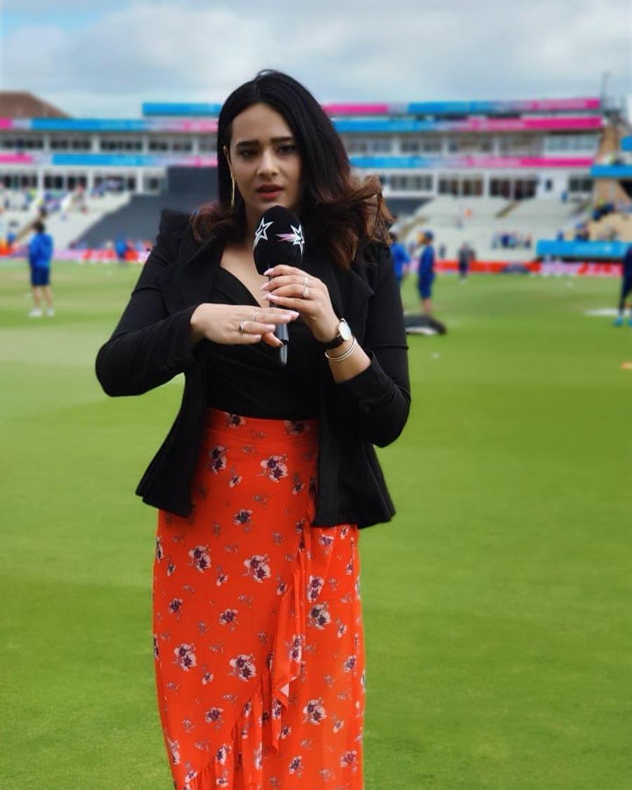 70+ Hot Pictures Of Mayanti Langer Are Like Heaven On Earth 16