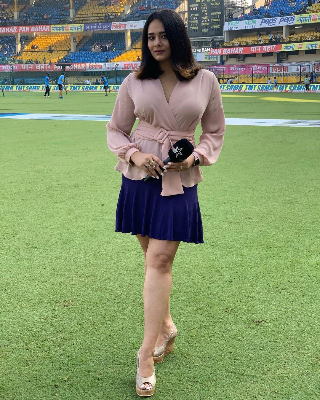 70+ Hot Pictures Of Mayanti Langer Are Like Heaven On Earth 18