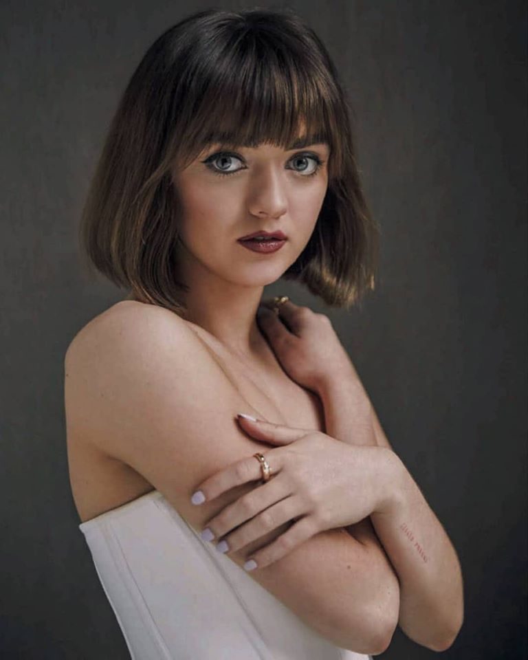 55 Sexy and Hot of Maisie Williams Pictures – Bikini, Ass, Boobs 5