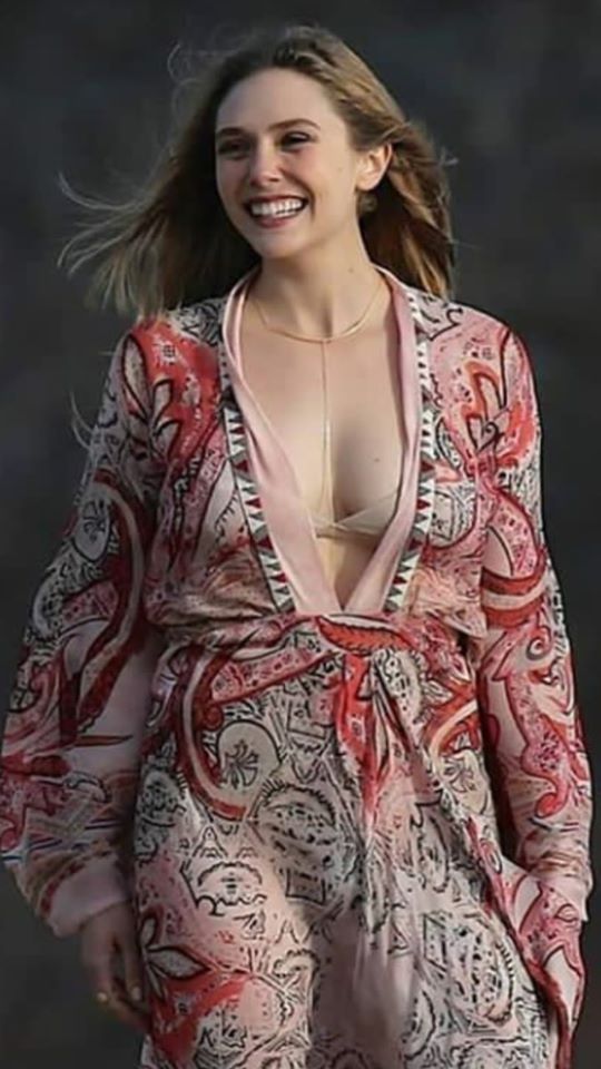 60 Sexy and Hot of Elizabeth Olsen Pictures – Bikini, Ass, Boobs 33