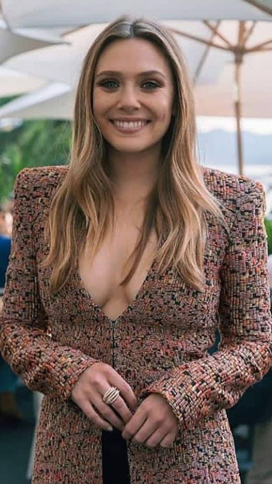 60 Sexy and Hot of Elizabeth Olsen Pictures – Bikini, Ass, Boobs 185