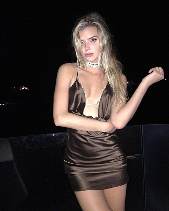 Alissa Violet on Party