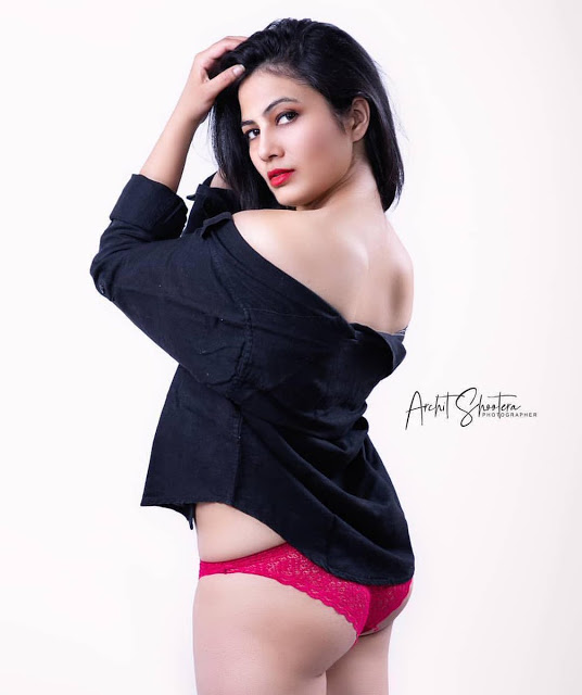 Bollywood Actress Looking Hot In Bikini Pics 5