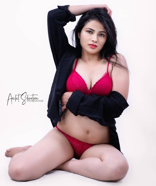 Bollywood Actress Looking Hot In Bikini Pics 6