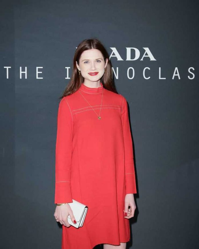 50 Bonnie Wright Nude Pictures Brings Together Style, Sassiness And Sexiness 649