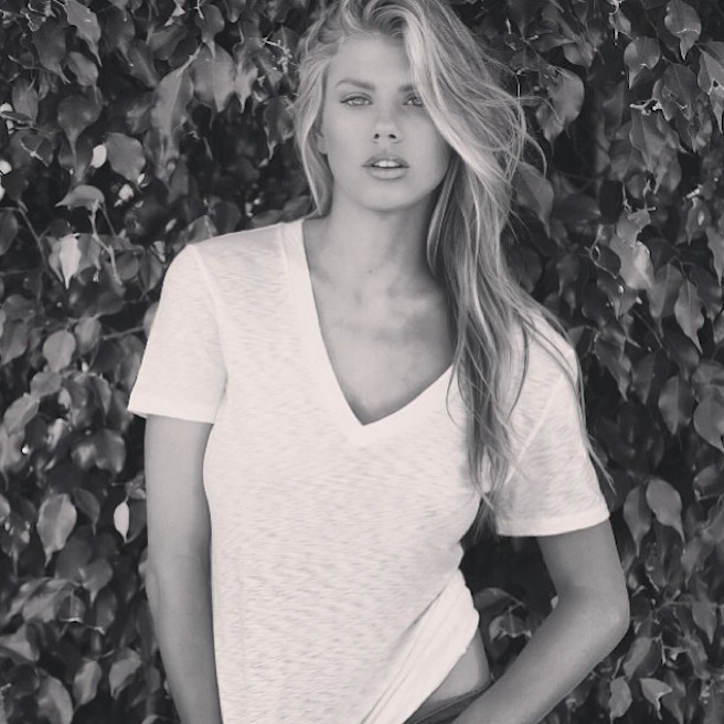 Charlotte Mckinney-Instagirl-Instagram-Sexy-Jolie-Blonde-Bikini-Américaine-Floride-Mannequin-Top-Model-02