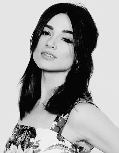 Crystal Reed hot women picture
