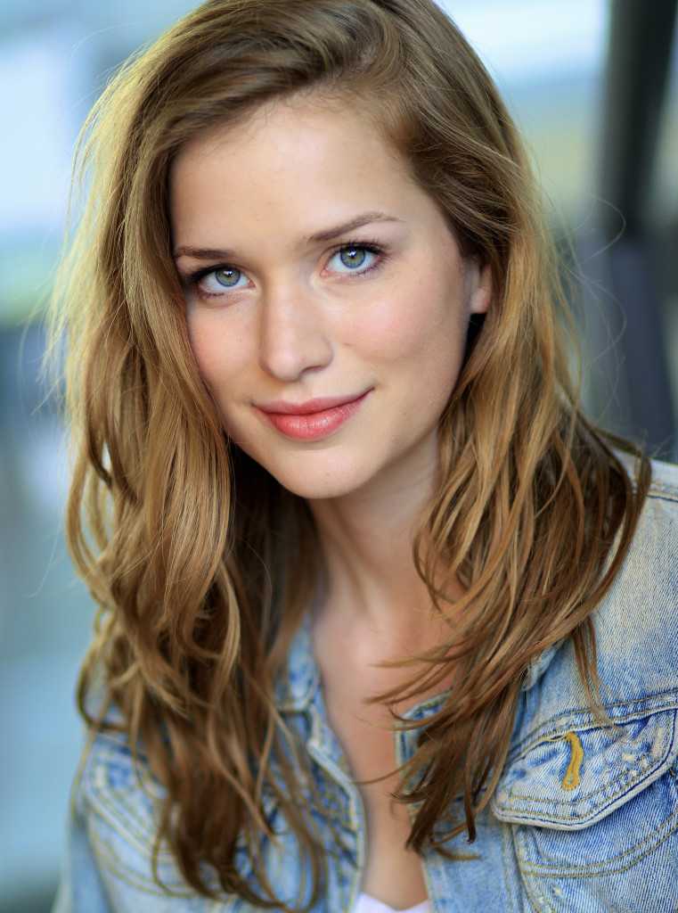 70+ Hot Pictures Of Elizabeth Lail Which Will Get You Addicted To Her Sexy Body 2