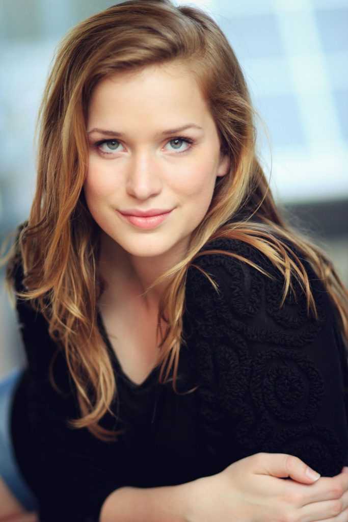 70+ Hot Pictures Of Elizabeth Lail Which Will Get You Addicted To Her Sexy Body 4