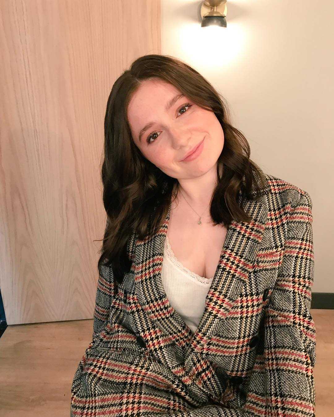 70+ Hot Pictures Of Emma Kenney From Shameless 8