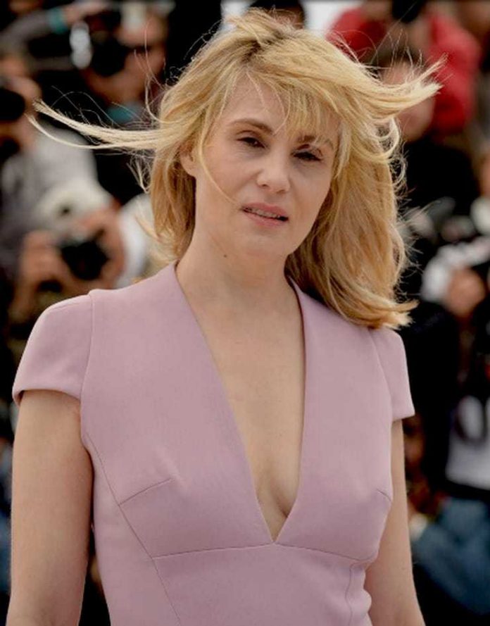 49 Emmanuelle Seigner Nude Pictures Uncover Her Attractive Physique 180