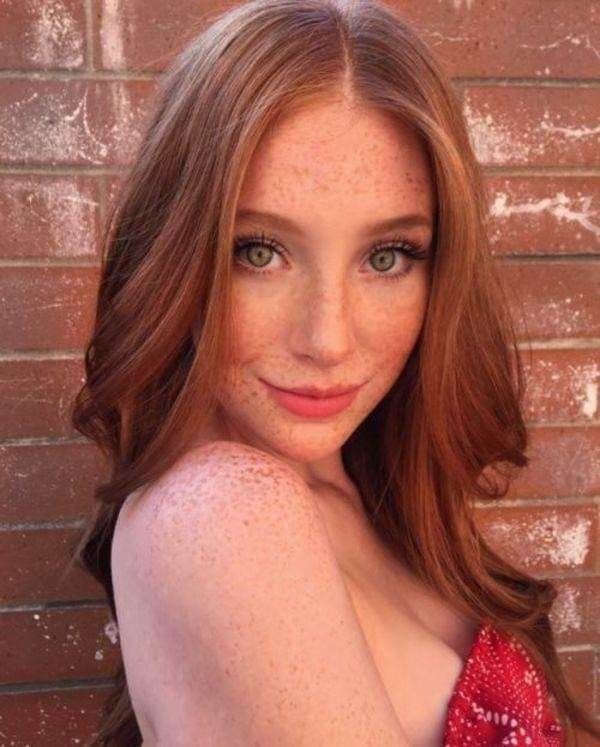 32 Hot Girls With Freckles 11