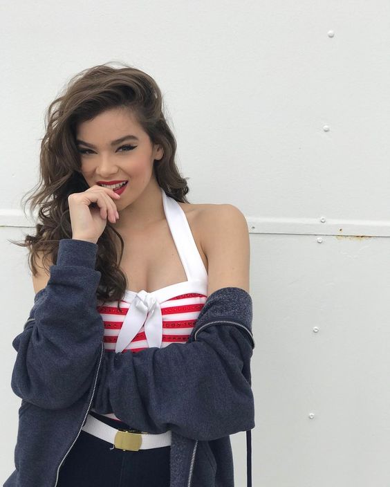 60 Sexy and Hot Hailee Steinfeld Pictures – Bikini, Ass, Boobs 8