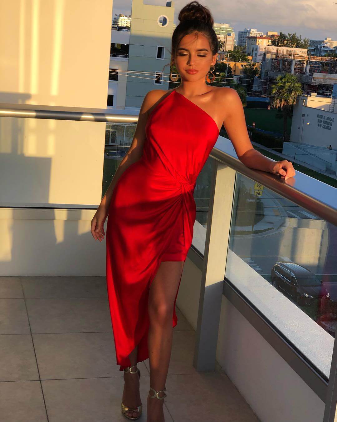 Isabela Moner sexy red dress pic