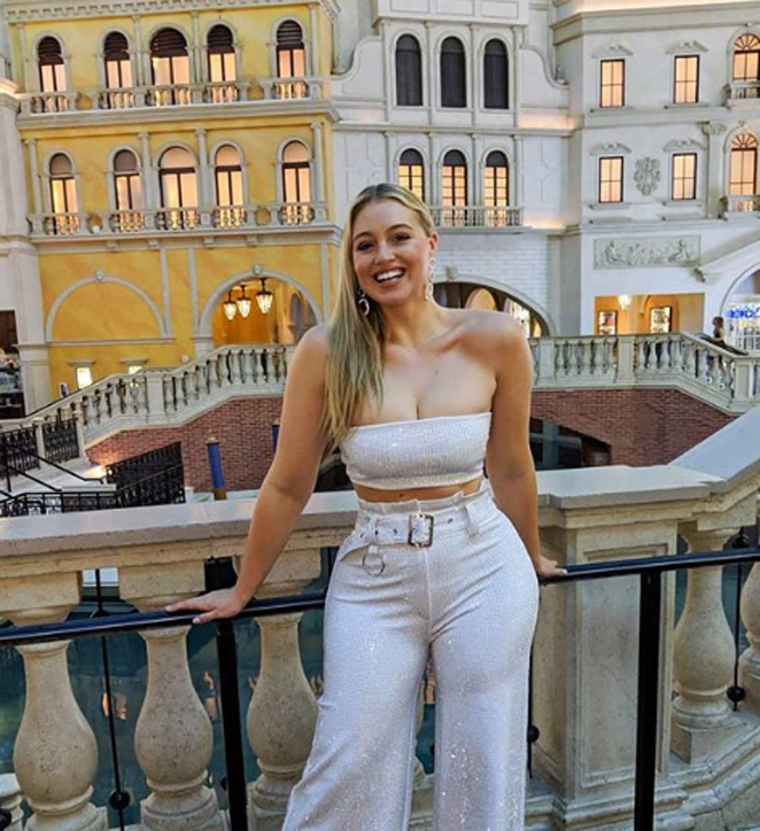 Iskra will make you appreciate women with μπ curves! 4