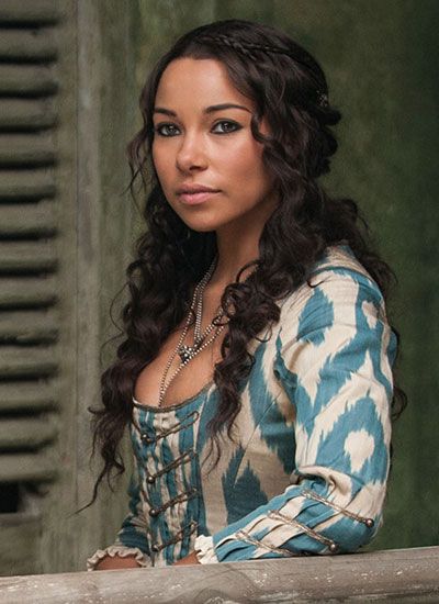 Jessica Parker Kennedy Hot