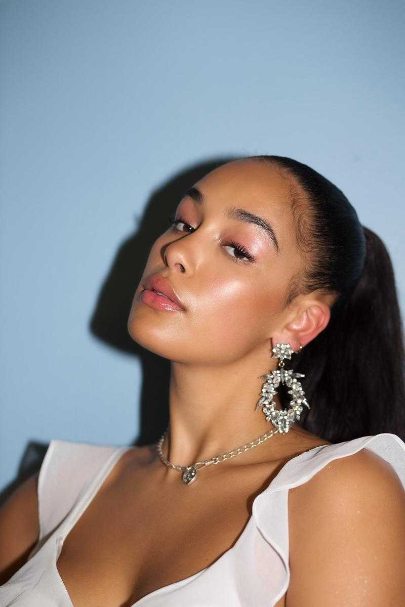 70+ Hot Pictures Of Jorja Smith Which Will Make Your Day 3