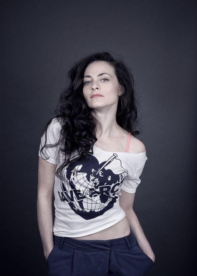 49 Lara Pulver Nude Pictures Will Make You Crave For More 438