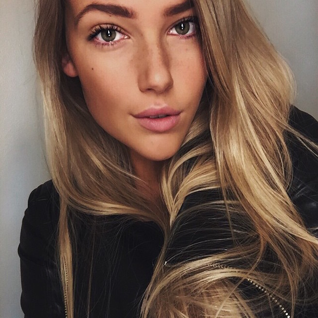 Maya Sophie Segerlund-Instagirl-Instagram-Sexy-Jolie-Fille-Blonde-Blogueuse-Mode-Bikini-Danemark-Danoise-effronte-05