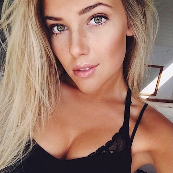 Maya Sophie-Segerlund-Instagirl-Instagram-Sexy-Jolie-Fille-Blonde-Blogueuse-Mode-Bikini-Danemark-Danoise-effronte-14