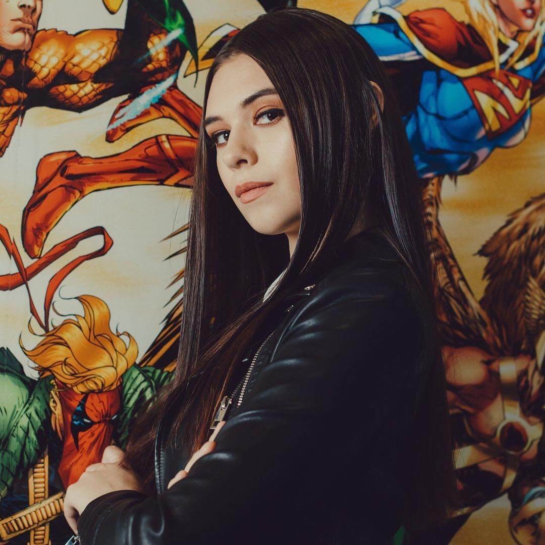Nicole Maines awesome look
