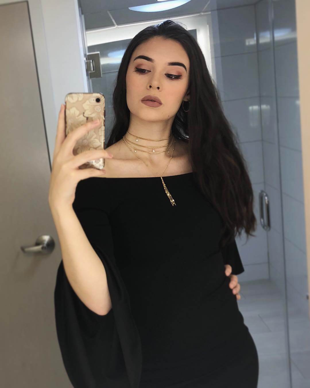 Nicole Maines hot pics