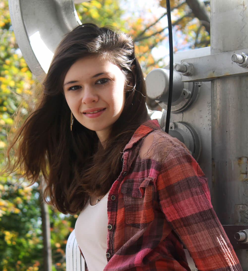 Nicole Maines smile pic