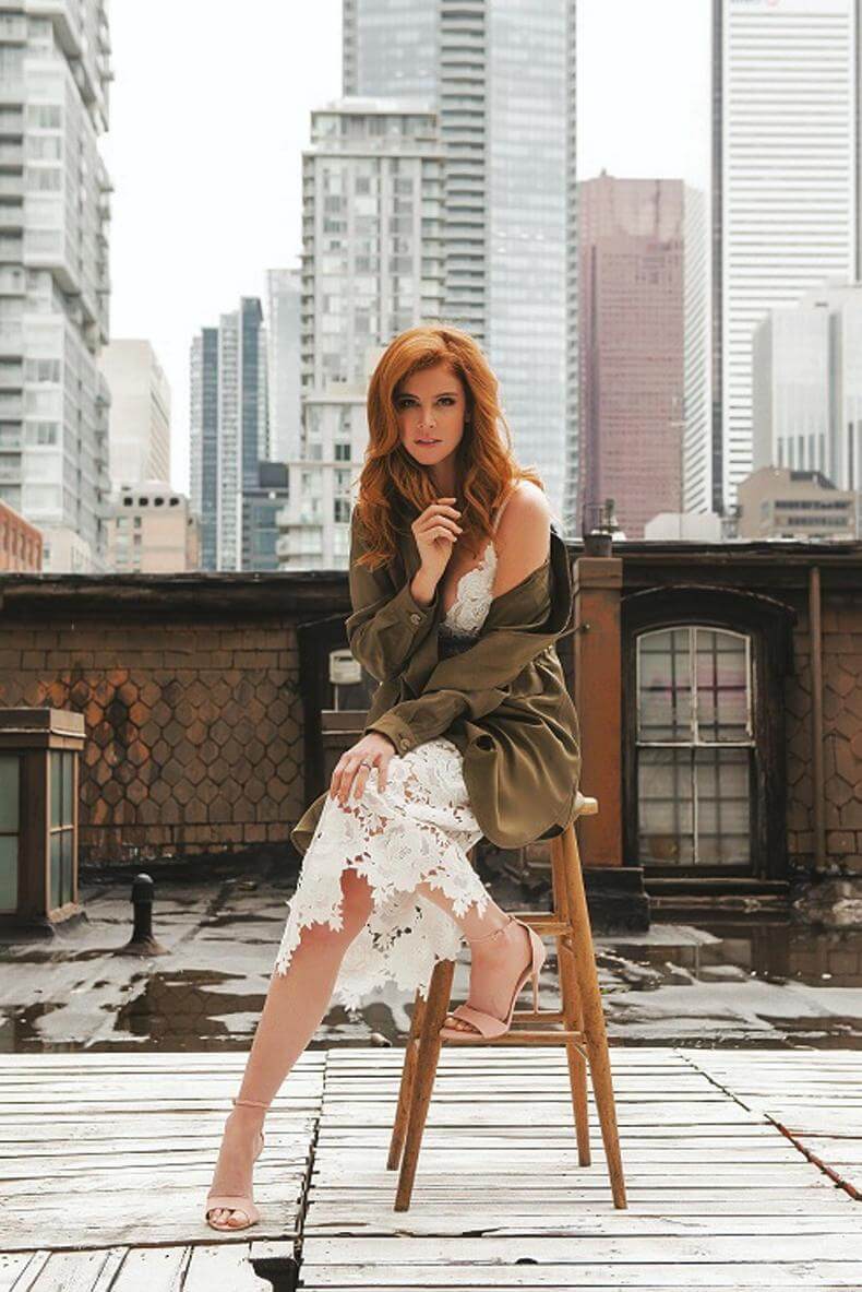 Sarah Rafferty sexy legs