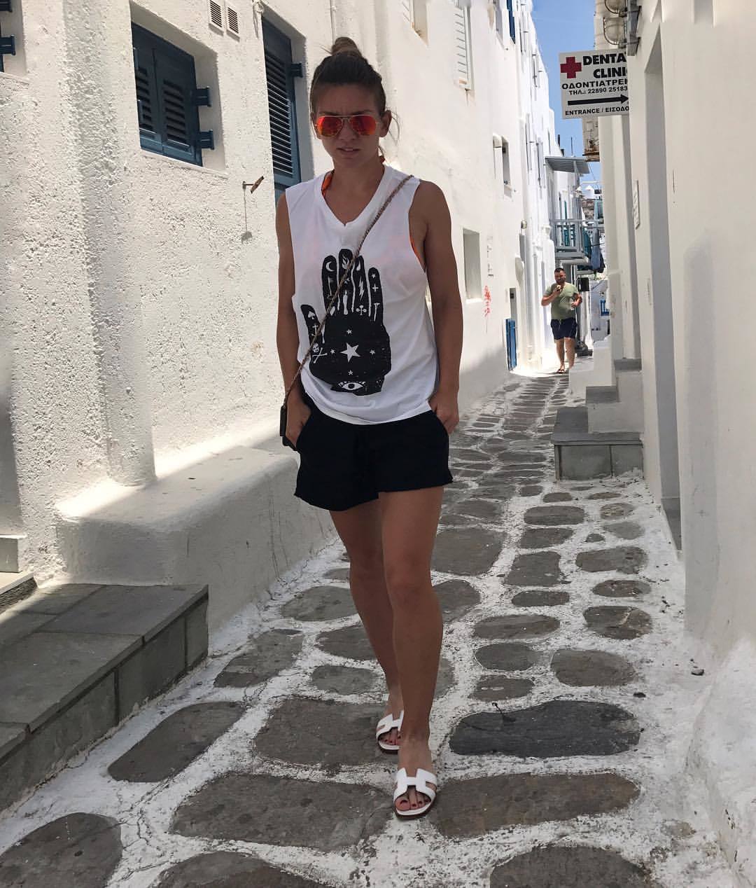 Simona Halep thighs