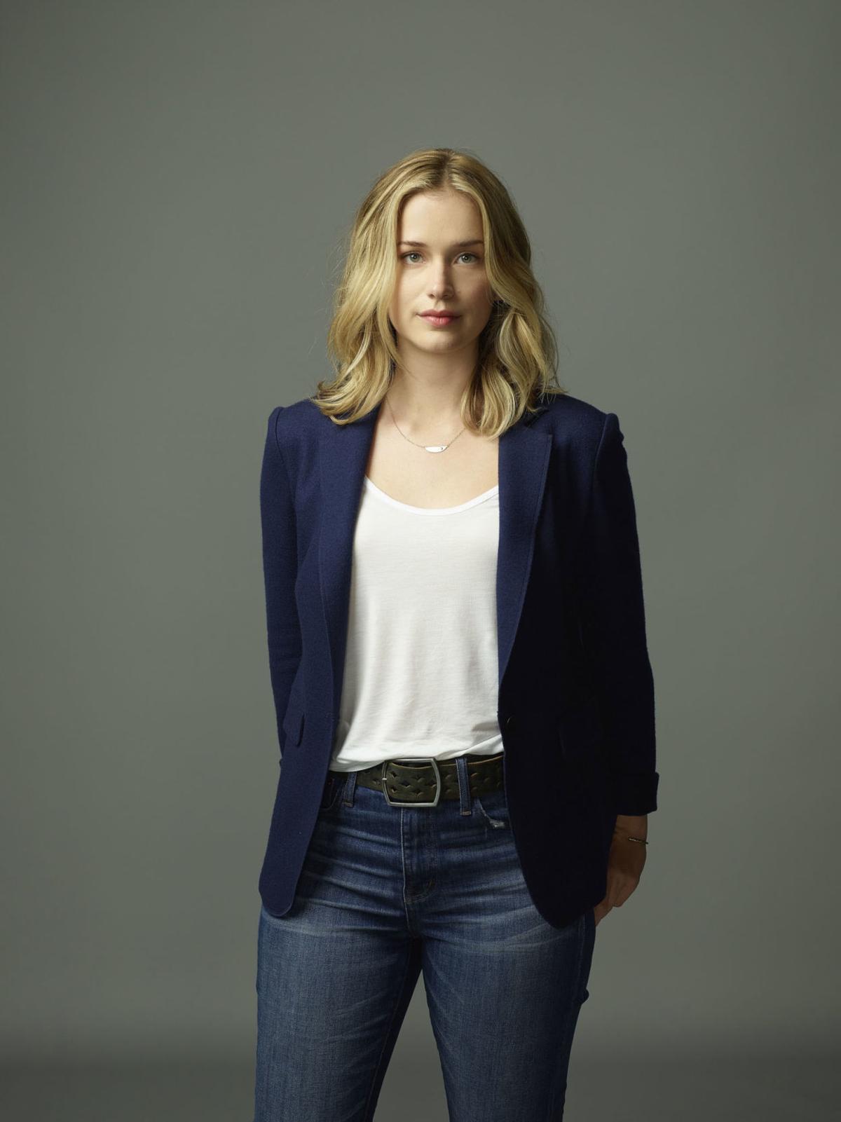 70+ Hot Pictures Of Elizabeth Lail Which Will Get You Addicted To Her Sexy Body 21