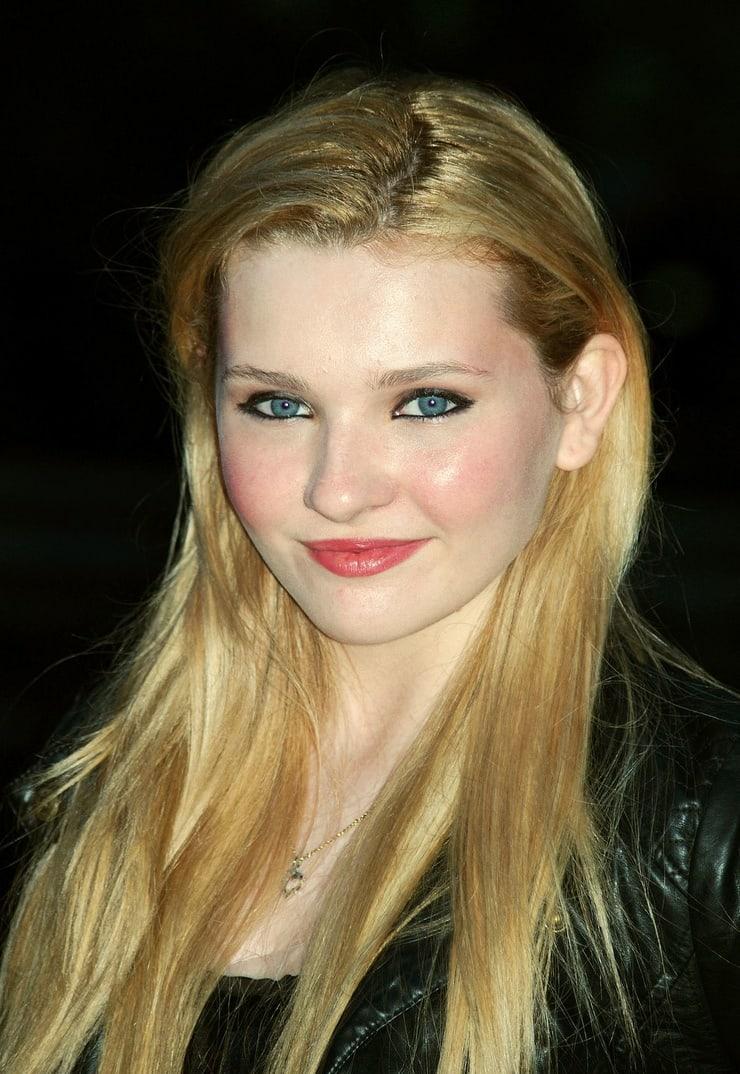 70+ Hot Pictures Of Abigail Breslin Are Epitome Of Sexiness 18