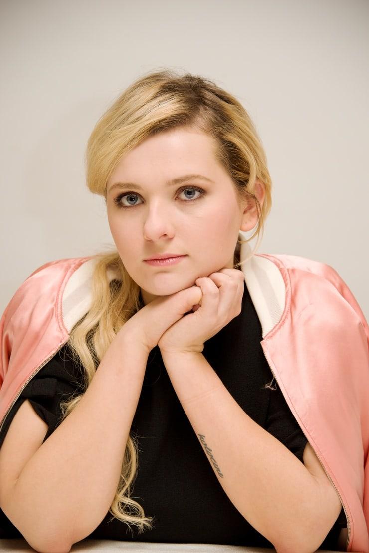 70+ Hot Pictures Of Abigail Breslin Are Epitome Of Sexiness 21