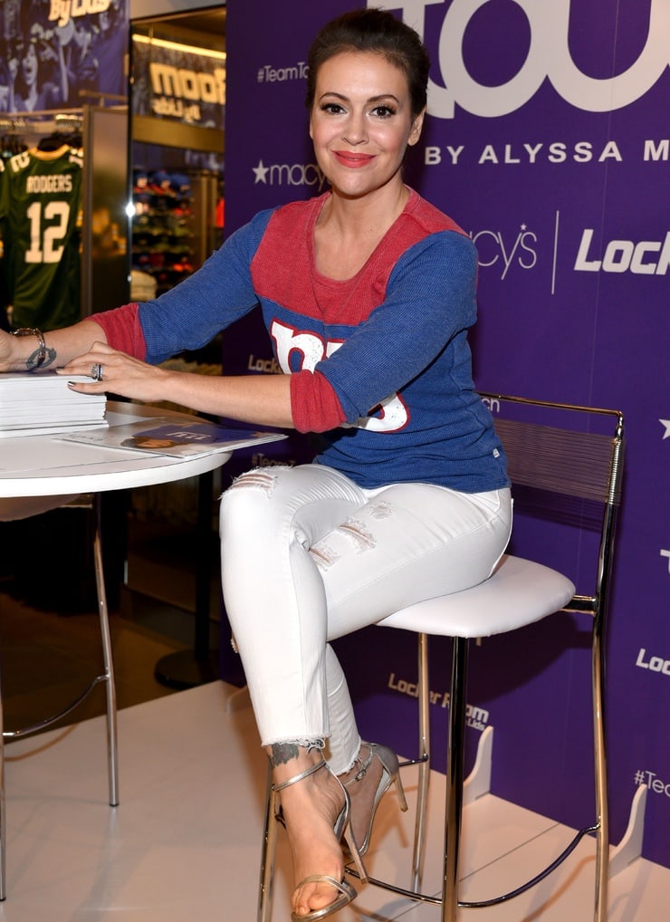 alyssa milano feet