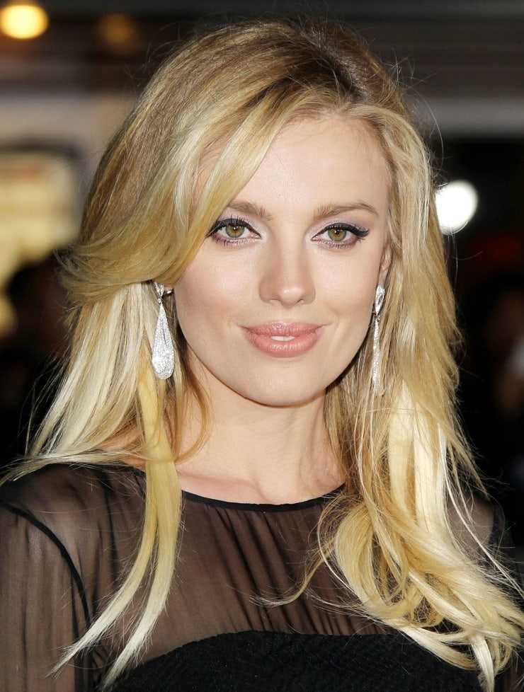 61 Sexy Bar Paly Boobs Pictures Will Leave You Panting For Her 165