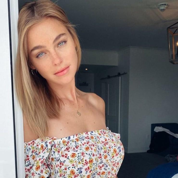 61 Sexy Elizabeth Turner Boobs Pictures Demonstrate That She Is Probably The Most Smoking Lady Among Celebrities 31