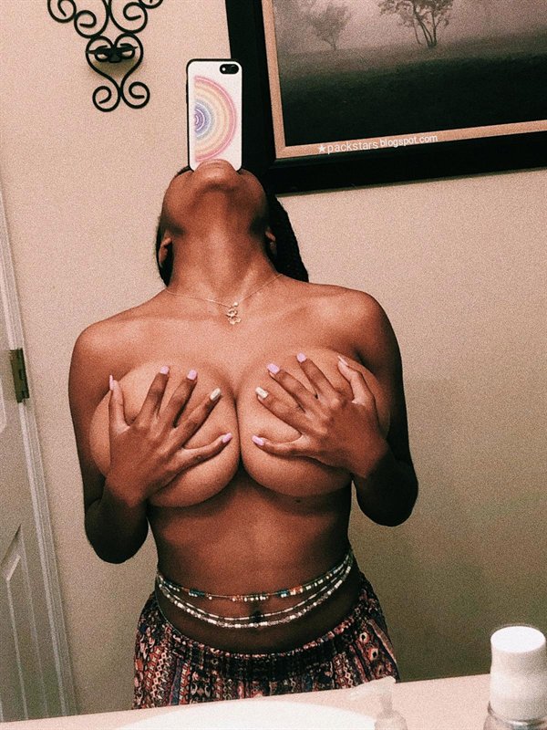 Hot Women in May. Heads up! Hand Bras are in the building. (37 Photos from Reddit) 22